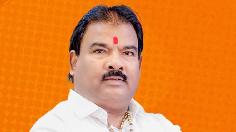 Shiv Sena MLA Sanjay Gaikwad Threat After Rs 11 Lakh Reward for Rahul Gandhi Tongue Says Will Bury Congress Dogs Maharashtra News 'Will Bury Congress Dogs If...' Shiv Sena MLA's New Threat After 'Reward For Rahul Gandhi’s Tongue'