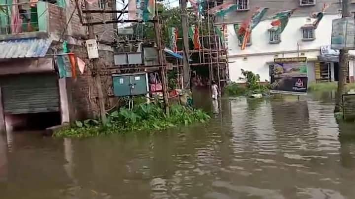 নিম্নচাপের বৃষ্টিতে ভাসছে দুই মেদিনীপুর, বীরভূম, হুগলির একাংশ, ডিভিসির ছাড়া জলে নিম্ন দামোদর উপত্যকায় প্লাবন আশঙ্কা। জেলা প্রশাসনকে সতর্ক থাকার নির্দেশ নবান্নের