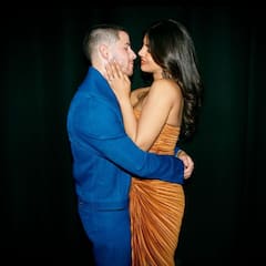 Priyanka Chopra : కూతురు ముందే లిప్​కిస్ పెట్టుకున్న ప్రియాంక, నిక్​జోనస్.. క్యూట్​గా కళ్లు మూసుకున్న మాల్టీ మేరి