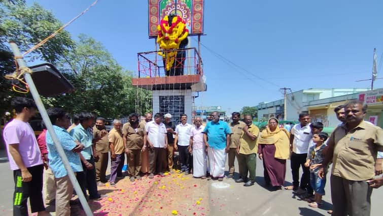 Thanjavur news Accepting the language of assurance that we will unite to restore the rights of Tamil Nadu in periyar birthday - TNN தமிழ்நாட்டின் உரிமைகளை மீட்டெடுக்க ஒன்றிணைவோம் - பெரியார் சிலை முன்பு உறுதியேற்பு