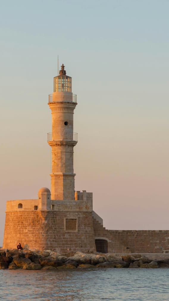 दुनिया का सबसे पुराना लाइट हाउस कहां, कितनी मिलती है सैलरी