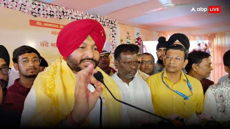 Ravneet Singh Bittu hits back Congress Protest Said Congress is back to its old tricks रवनीत सिंह बिट्टू का पलटवार, कहा- 'कांग्रेस 1984 की याद दिला रही, यही है राहुल गांधी की मोहब्बत की दुकान'