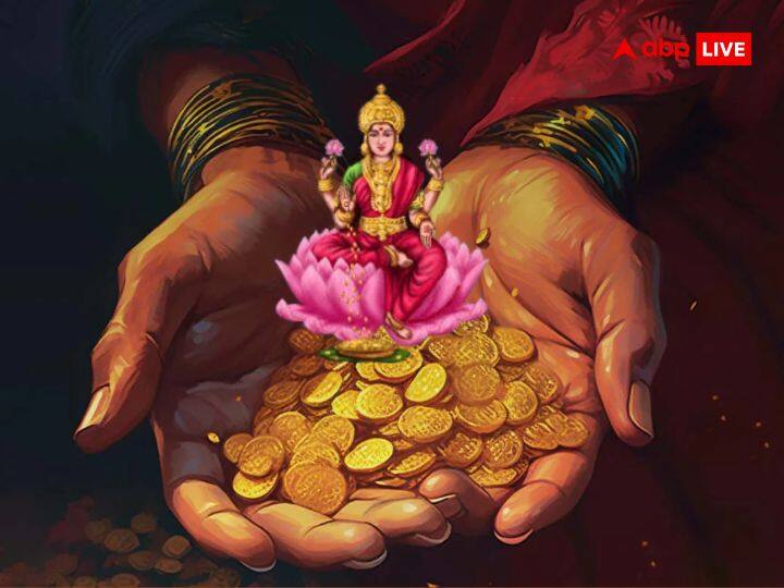 मां लक्ष्मी की तस्वीर: ज्योतिष के अनुसार, पर्स में लक्ष्मी जी की छोटी सी तस्वीर भी रख सकते हैं. इससे मां लक्ष्मी यानी धन आपके पास टिका रहेगा. लक्ष्मी जी की ऐसी तस्वीर ही पर्स में रखें, जिसमें मां बैठी मुद्रा में हों.