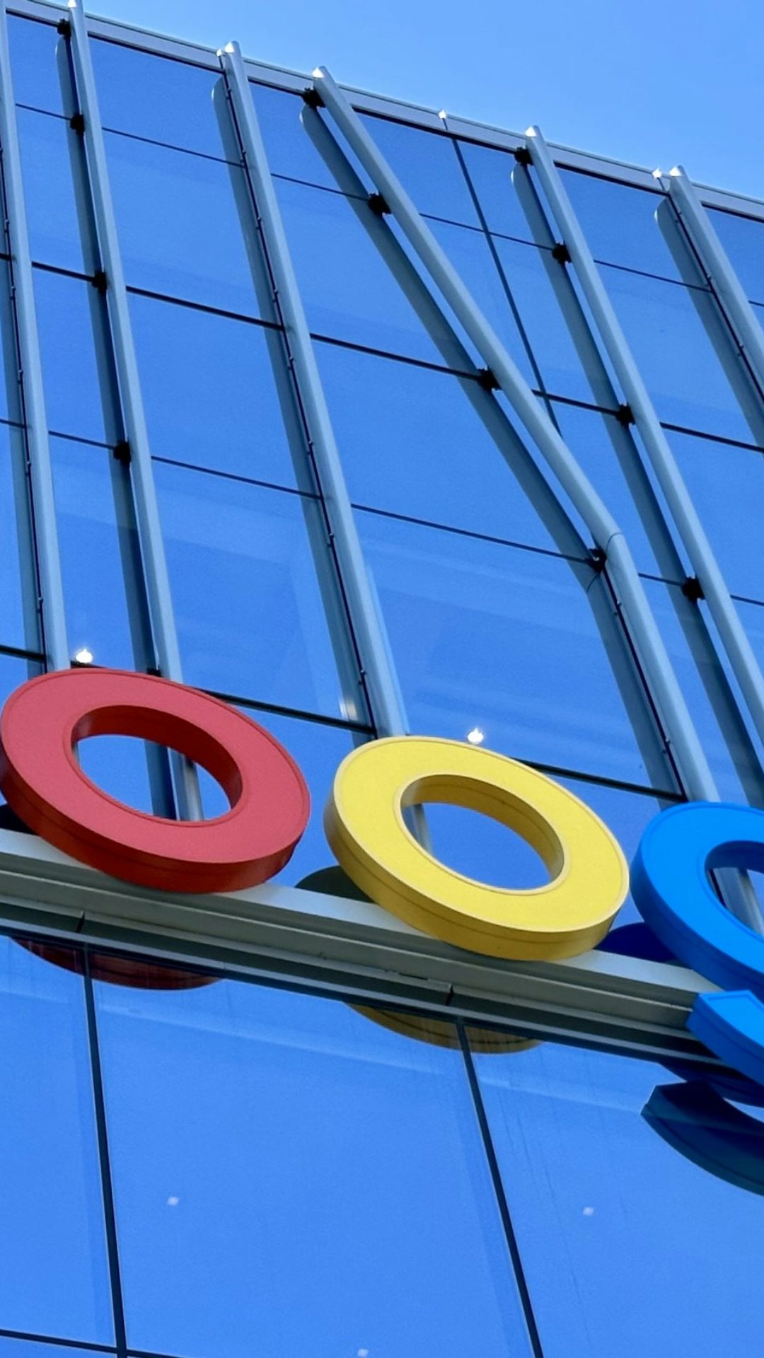 Google सबसे बड़ा सर्च इंजन है, जहां पर लोग जो भी चाहें वह पता कर सकते हैं.