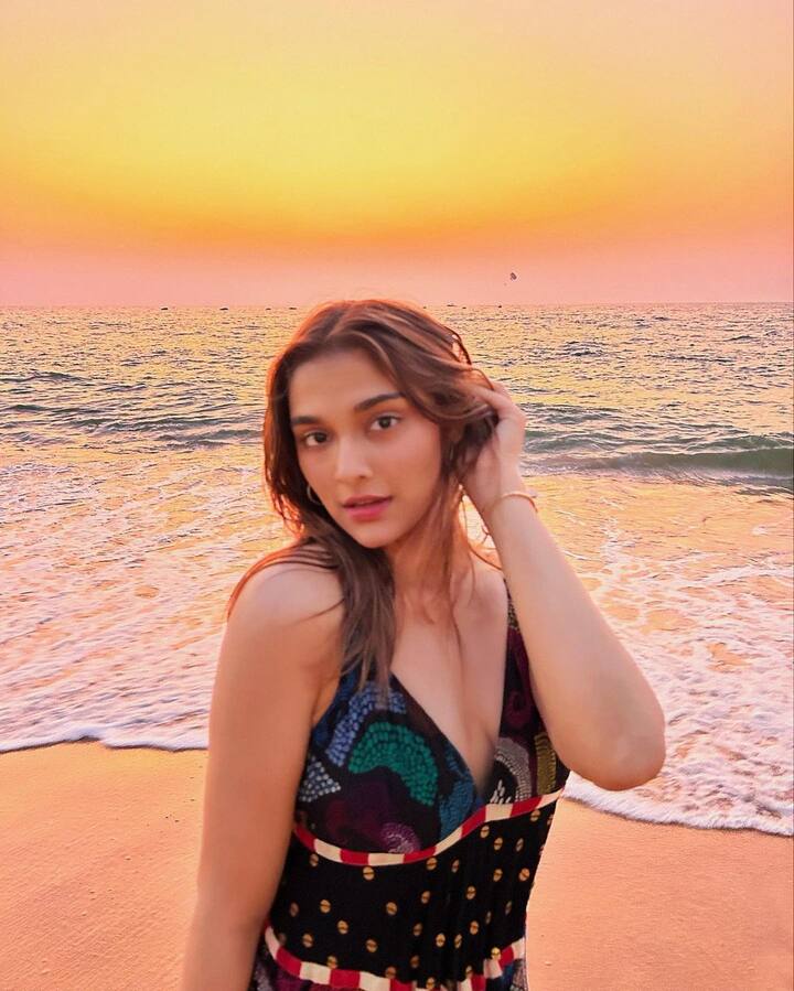 सई ने आगे कहा, 'मेरे पापा के पास भी हमने कभी ऐसी टीम नहीं देखी. वो खुद अपनी चीजों को हैंडल करते थे. मुझे नहीं पता था कि मेरे लिए ऐसी बातें बन रही हैं. मैं बस इस बात से खुश थी कि मेरी फिल्म आ रही है और मैं सलमान खान के साथ काम कर रही हूं.'