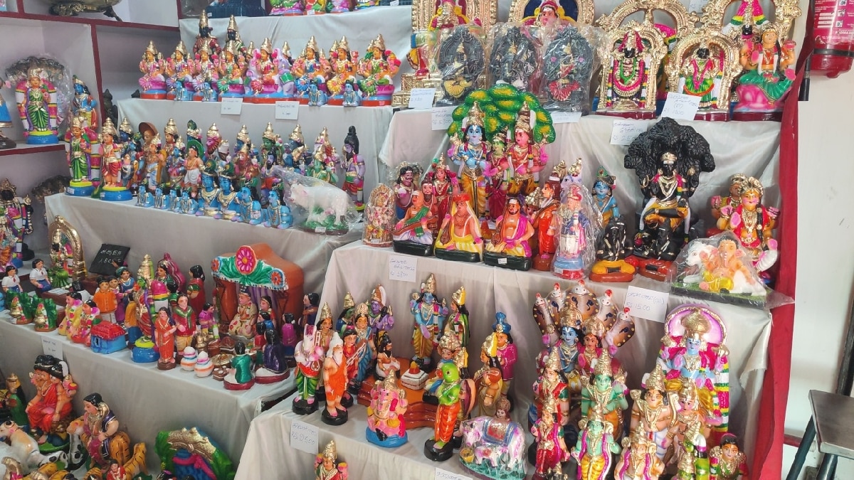 Navaratri 2024: களைகட்டும் நவராத்திரி விழா.. ஜொலி ஜொலிக்கும் கொலு பொம்மைகள்.. விற்பனை தொடக்கம்.