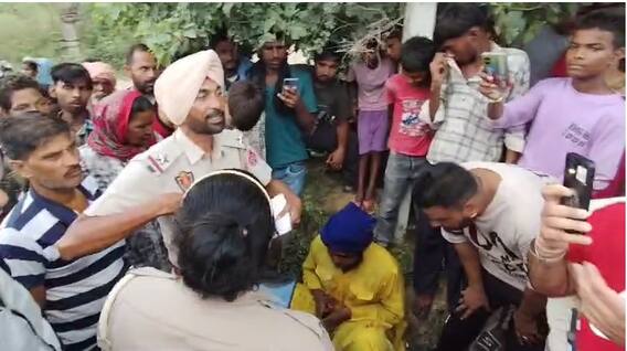 Jalandhar News: ਨਿੰਹਗ ਸਿੰਘ ਦੇ ਬਾਣੇ 'ਚ ਮੌਜੂਦ ਨੌਜਵਾਨ ਦੀ ਭੀੜ ਨੇ ਕੀਤੀ ਕੁੱਟਮਾਰ, ਇਸ ਗੱਲ ਤੋਂ ਪੈਦਾ ਹੋਇਆ ਵਿਵਾਦ Jalandhar News: ਨਿੰਹਗ ਸਿੰਘ ਦੇ ਬਾਣੇ 'ਚ ਮੌਜੂਦ ਨੌਜਵਾਨ ਦੀ ਭੀੜ ਨੇ ਕੀਤੀ ਕੁੱਟਮਾਰ, ਇਸ ਗੱਲ ਤੋਂ ਪੈਦਾ ਹੋਇਆ ਵਿਵਾਦ