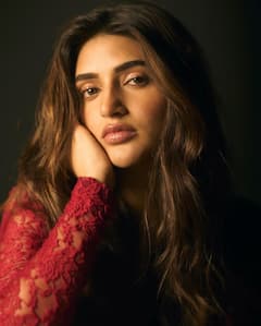 Sreeleela : రెడ్​ టాప్​లో హాట్​ లుక్స్​తో చంపేస్తున్న శ్రీలీల.. ఆ ఫోజులు చూస్తే మతి పోవాల్సిందే