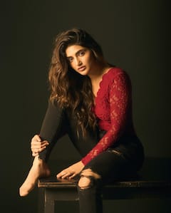 Sreeleela : రెడ్​ టాప్​లో హాట్​ లుక్స్​తో చంపేస్తున్న శ్రీలీల.. ఆ ఫోజులు చూస్తే మతి పోవాల్సిందే