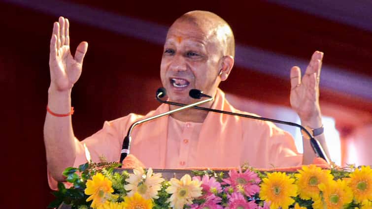 CM योगी बोले- 'यहां नहीं मिलेगा हापुड़ वाला जूस और थूक लगी रोटी', BJP सांसद रवि किशन पर कसा तंज CM Yogi Adityanath Said Hapur juice and spit bread Not Available in Gorakhpur Sarcasm BJP MP Ravi Kishan ANN CM योगी बोले- 'यहां नहीं मिलेगा हापुड़ वाला जूस और थूक लगी रोटी', BJP सांसद रवि किशन पर कसा तंज