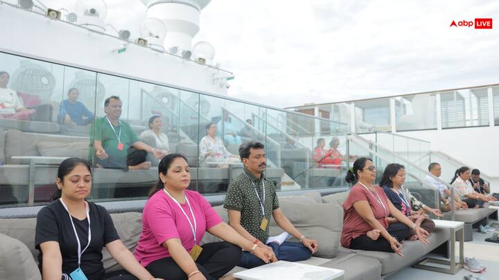 भारतीयों द्वारा क्रूज़ में हर तरफ़ राम-राम के अभिवादन का असर यह हुआ कि कथा के चौथे दिन भारतीयों से संवाद के क्रम में लगभग विदेशी लोग भी  राम-राम के अभिवादन का संकेत आत्मसात् कर चुके थे. इस विशेष रामकथा में उपस्थित सभी श्रोताओं को कार्यक्रम के दौरान डॉ॰ कुमार विश्वास से अपने जीवन की आध्यात्मिक शंकाओं का समाधान पूछने का मौक़ा भी मिला जिसे लेकर सभी लोग बहुत ही उत्साहित नज़र आए. कार्यक्रम का समापन अक्षर-योग के अभ्यास द्वारा हुआ. यह योगाभ्यास श्रोताओं के लिए एक बहुत ही विशिष्टता अनुभव रहा.