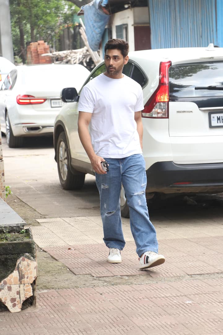 Actor Ruslaan Mumtaz was also one of the celebrities who came to offer condolences.