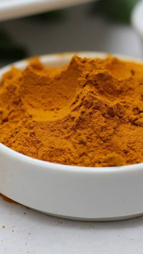 चेहरे पर हल्दी लगाने के फायदे