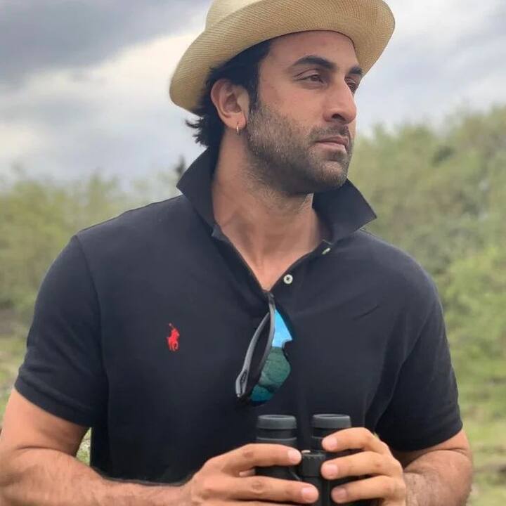 2011 में रणबीर कपूर को एक फेयरनेस क्रीम के ब्रांड ने अप्रोच किया था. मगर रणबीर इसके साफ खिलाफ हैं और उन्होंने ये एड करने से साफ मना कर दिया था.