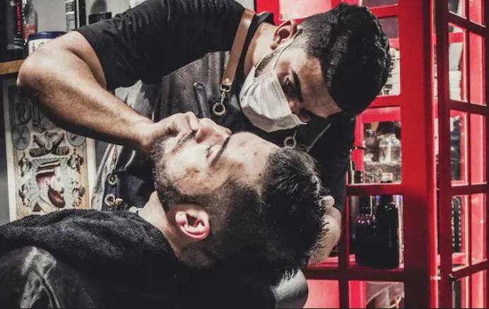 ਦਾੜ੍ਹੀ ਰੱਖਣ ਦਾ ਰਿਵਾਜ ਮਰਦਾਂ ਵਿਚ ਆਮ ਹੈ, ਕੁਝ ਲੋਕ ਇਸ ਨੂੰ ਫੈਸ਼ਨ ਵਜੋਂ ਰੱਖਦੇ ਹਨ ਅਤੇ ਕੁਝ ਲੋਕ ਆਪਣੇ ਧਰਮ ਦੀ ਪਾਲਣਾ ਕਰਨ ਲਈ ਦਾੜ੍ਹੀ ਰੱਖਦੇ ਹਨ।