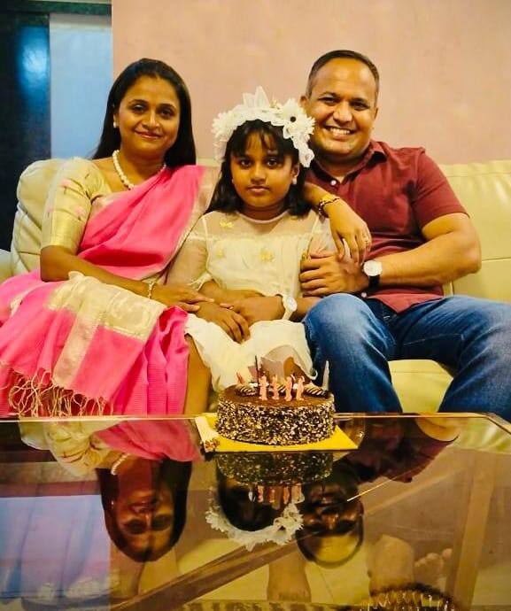 शिवदीप लांडे के परिवार की बात करें तो पत्नी के साथ एक बेटी है. मूल रूप से वह महाराष्ट्र के रहने वाले हैं.