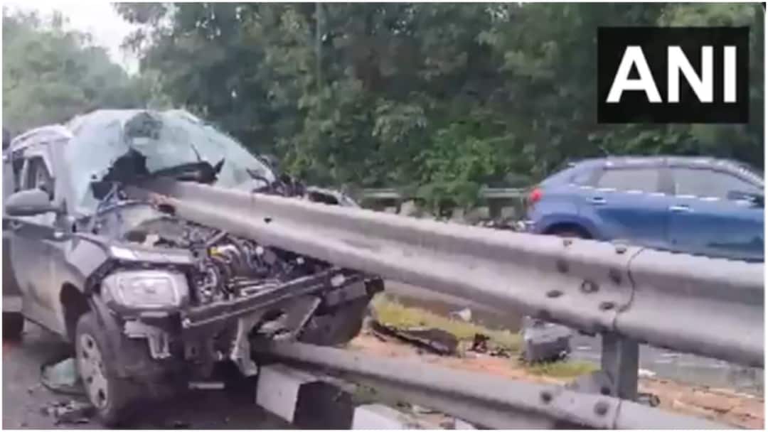 Delhi car crash delhi university students injured in major accident in shantivan driver was trying to change music 4 Delhi University Students Injured In Car Crash, Probe Reveals Driver Was Trying To Change Music: VIDEO