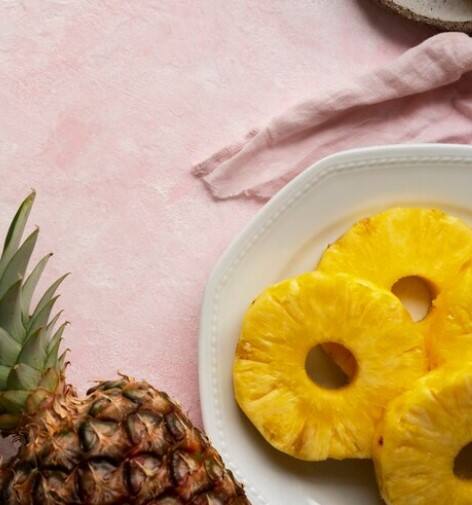 ਅਨਾਨਾਸ ਖਾਣ ਨਾਲ ਸਰੀਰ ਦੀ ਇਮਿਊਨਿਟੀ ਵਧਦੀ ਹੈ ਅਤੇ ਸਰੀਰ ਸਿਹਤਮੰਦ ਰਹਿੰਦਾ ਹੈ। ਇਸ ਵਿੱਚ ਮੌਜੂਦ ਵਿਟਾਮਿਨ ਸੀ ਰੋਗ ਪ੍ਰਤੀਰੋਧਕ ਸਮਰੱਥਾ ਨੂੰ ਵਧਾਉਂਦਾ ਹੈ ਅਤੇ ਮੌਸਮੀ ਬਿਮਾਰੀਆਂ ਦਾ ਖਤਰਾ ਵੀ ਘੱਟ ਕਰਦਾ ਹੈ।