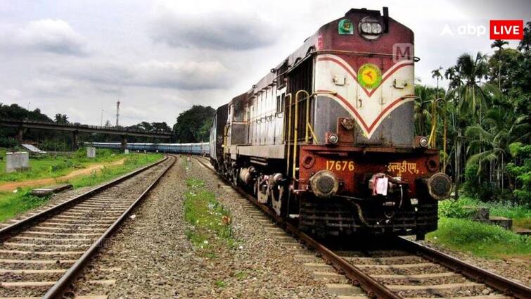 Train Cancelled: ट्रेन से जाने वालों के लिए बुरी खबर, रेलवे ने इन ट्रेनों को किया कैंसिल, सफर पर जाने से पहले देख लें लिस्ट train cancelled due to non interlocking works at rail mandals check the list of cancelled trains before travelling Train Cancelled: ट्रेन से जाने वालों के लिए बुरी खबर, रेलवे ने इन ट्रेनों को किया कैंसिल, सफर पर जाने से पहले देख लें लिस्ट
