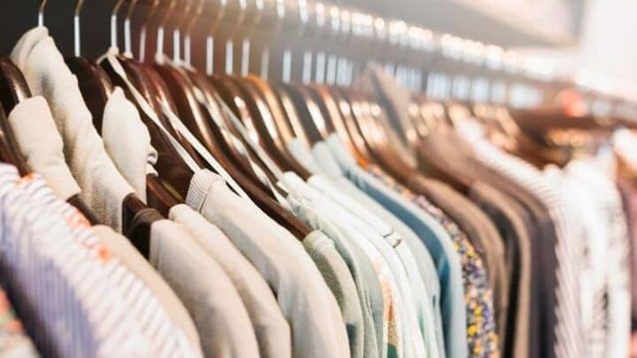 पितृपक्षाच्या काळात काय करावे अथवा काय करु नये, याबाबत काही संकेत आखून देण्यात आले आहे. त्यानुसार पितृपक्षात नव्या कपड्यालत्याची खरेदी करु नये. अगदी ऑनलाईन साईटवरुनही कपडे खरेदी करु नयेत.