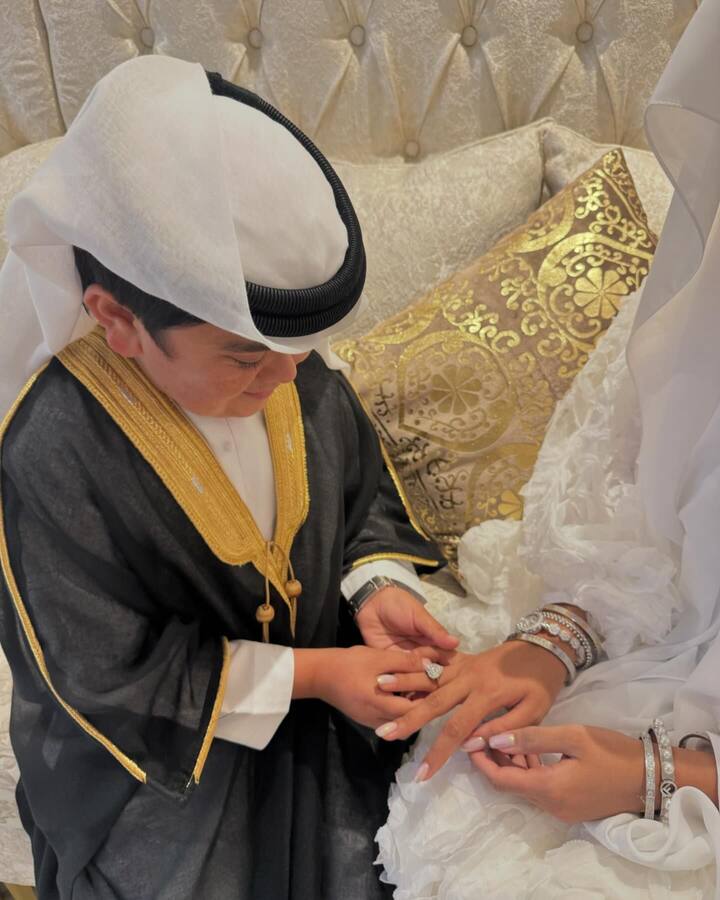 अनेकदा तो कोणत्या ना कोणत्या कारणाने चर्चेत राहतो. त्याच वेळी, गेल्या वर्षी तो प्रकाशझोतात आला जेव्हा त्याने शारजाह, यूएई येथील रहिवासी अमीरासोबत साखरपुडा केला.