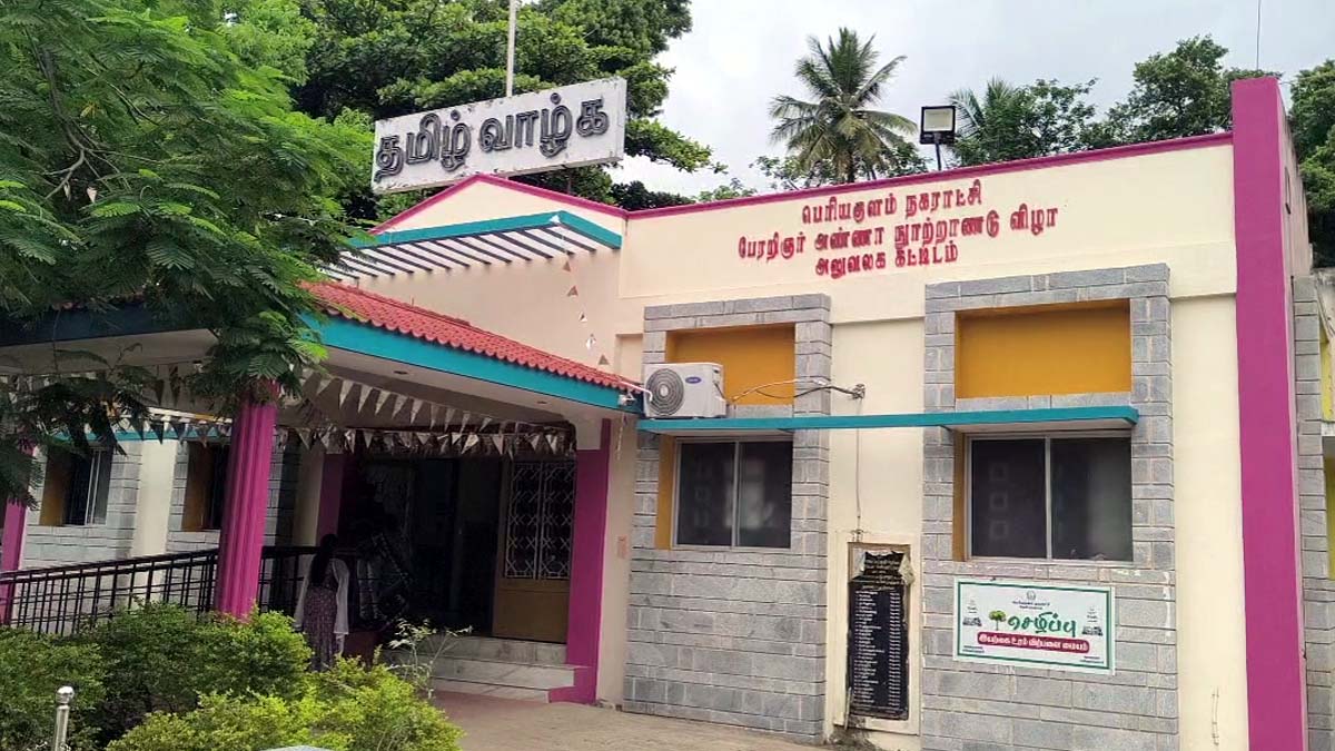 பெரியகுளம் பகுதியில் வீட்டின் முன் தேங்கும் சாக்கடை கழிவுகள் - தொற்று நோய் ஏற்படும் அபாயம்