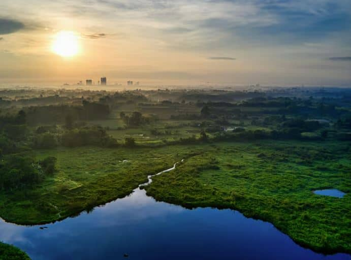 इसके अलावा यह नदी सोनभद्र, चंदौली, वाराणसी और ग़ाज़ीपुर और बक्सर से होकर बहती है।