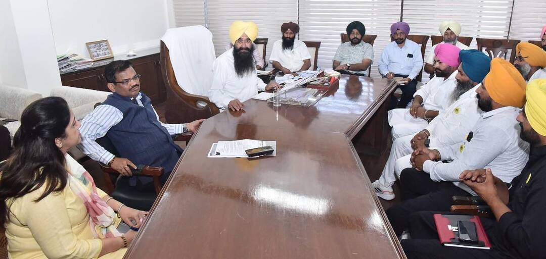 Punjab News: ਖਾਦਾਂ ਨਾਲ ਹੋਰ ਉਤਪਾਦ ਵੇਚਣ ਵਾਲਿਆਂ ਦੀ ਹੁਣ ਖੈਰ ਨਹੀਂ, ਸਰਕਾਰ ਨੇ ਕਾਰਵਾਈ ਲਈ ਬਣਾਈਆਂ 4 ਟੀਮਾਂ FOUR TEAMS CONSITUTED TO CHECK ILLEGAL TAGGING WITH FERTILISERS, SAYS GURMEET KHUDIAN Punjab News: ਖਾਦਾਂ ਨਾਲ ਹੋਰ ਉਤਪਾਦ ਵੇਚਣ ਵਾਲਿਆਂ ਦੀ ਹੁਣ ਖੈਰ ਨਹੀਂ, ਸਰਕਾਰ ਨੇ ਕਾਰਵਾਈ ਲਈ ਬਣਾਈਆਂ 4 ਟੀਮਾਂ