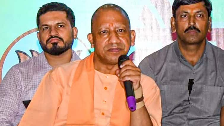 Samajwadi Party Leader IP Singh Attack on CM Yogi Adityanath Dog Tail Statement 'जलन तो आपके कलेजे में...', CM योगी के कुत्ते की दुम वाले बयान पर भड़के सपा नेता