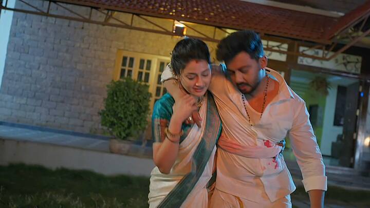 దూరంగా ఉంటే తనని అనుమానిస్తారని భావించిన రుద్ర..రౌడీలపై అటాక్ చేస్తున్నట్టు నటిస్తుంటాడు..మరోవైపు క్రిష్ ప్రాణాపాయంలో ఉన్నాడని హాస్పిటల్ కి తీసుకెళదామని సత్య ప్రాధేయపడుతుంటుంది