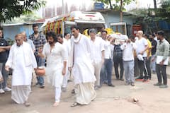 पिता के अंतिम संस्कार में नहीं थमे हिमेश रेशमिया के आंसू, इन स्टार्स ने पहुंचकर बंधाया ढांढस, देखें तस्वीरें