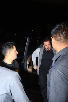 Salman Khan Airport: हैवी सिक्योरिटी के साथ एयरपोर्ट पर स्पॉट हुए सलमान खान, दिखा स्टाइलिश अवतार