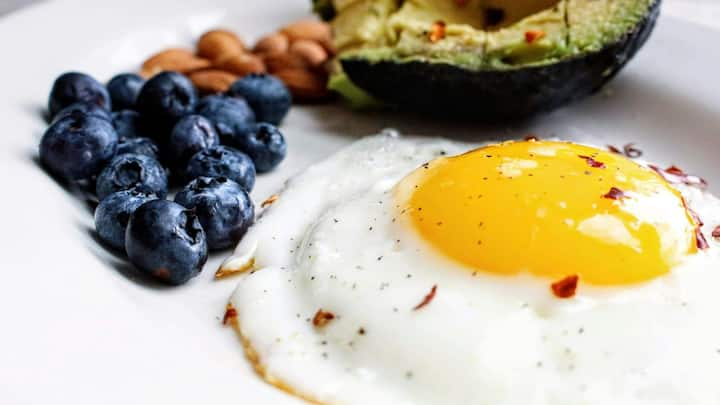 Breakfast Tips: অতিরিক্ত প্রোটিন ব্যাড কোলেস্টেরলের মাত্রা বৃদ্ধি করে। ফলে হার্টের স্বাস্থ্য খারাপ হতে পারে। এছাড়াও বাড়তে পারে ওজন।