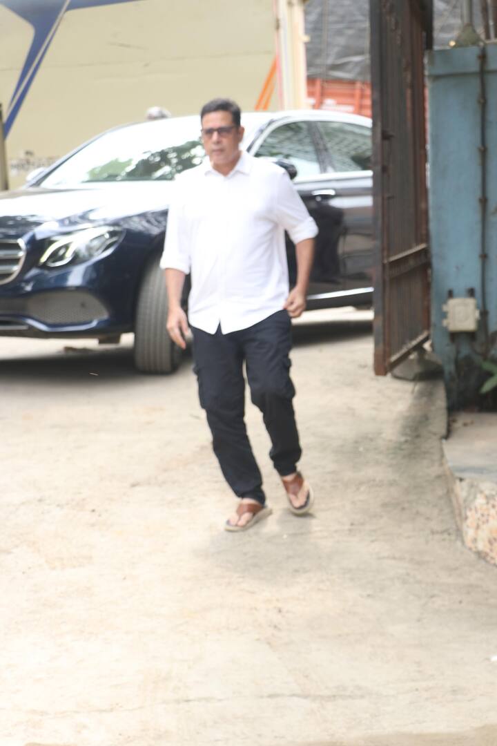 Atul Agnihotri was also spotted arriving for the funeral.