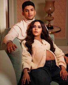 Sana Sayyad Pics: शादी के तीन साल बाद मां बनेगी ‘कुंडली भाग्य’ फेम सना सैयद, पति की बाहों में फ्लॉन्ट किया बेबी बंप