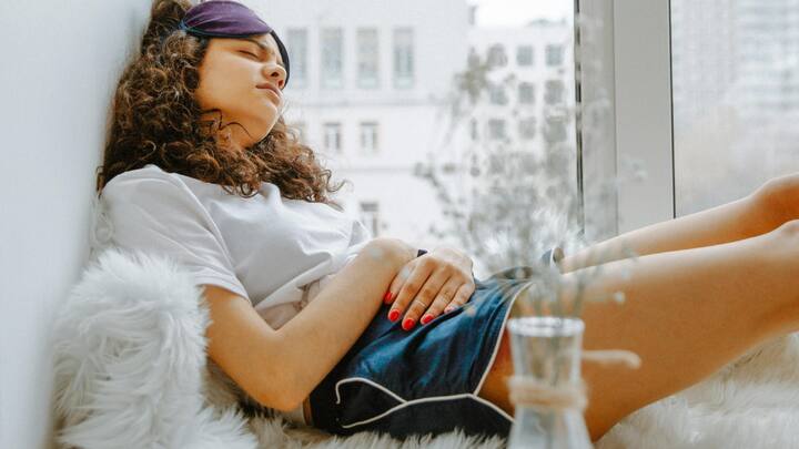 ప్రతి అమ్మాయి పీరియడ్ సమయంలో నొప్పిని, క్రాంప్స్ని ఎదుర్కొంటుంది. ఇది ఒక్కోక్కరి శరీరతత్వం బట్టి ఉంటుంది. ఆసమయంలో నొప్పిని కంట్రోల్ చేసుకునేందుకు మెడిసిన్ తీసుకుంటారు. మీరు కూడా అలానే మెడిసిన్ తీసుకుంటున్నారా? అయితే జాగ్రత్త.(Image Source: Pinterest,Pexel)