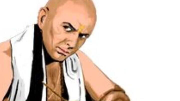 চাণক্যের মতে, যে মানুষ আপনার ক্ষতি চান। তাদের থেকে দূরত্ব বজান রাখুন। না হলে জীবনের পদে পদে সমস্যায় পড়তে হবে।(ছবি সৌজন্য- এবিপি নিউজ)