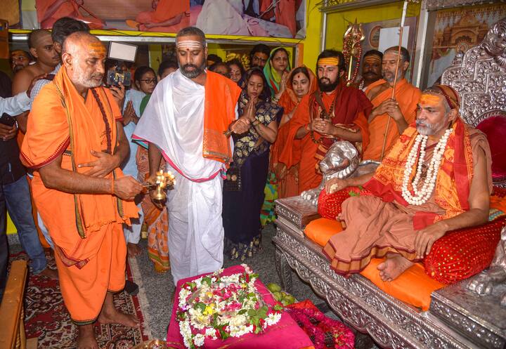 क्या आपने खुद से जुड़े मीम्स और वीडियो देखे हैं? इस सवाल पर शंकराचार्य ने कहा,