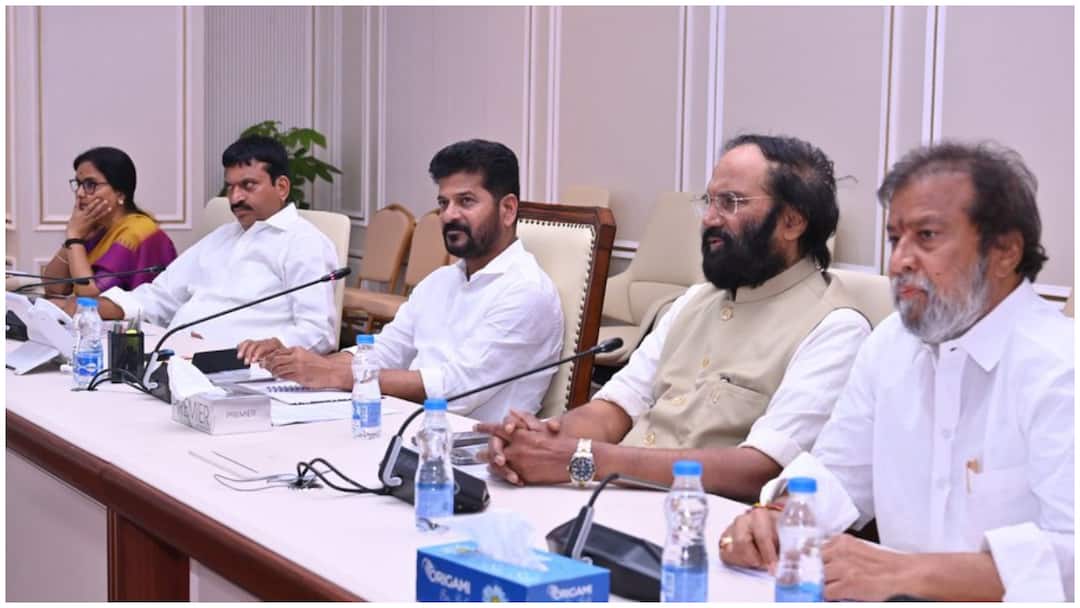 Telangana government has decided to accept applications for new cards from October 2 New Ration Cards In Telangana: రేషన్ కార్డుల కోసం చూస్తున్న వాళ్లకు తెలంగాణ ప్రభుత్వం గుడ్ న్యూస్