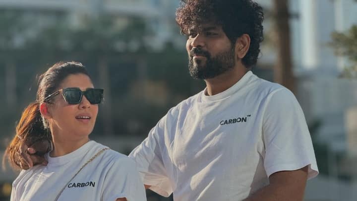 Nayanthara Vignesh Shivan Latest Photos : నయనతార.. విగ్నేశ్ శివన్ తమ వెకేషన్​లో ఎంజాయ్ చేస్తున్నారు. దానికి సంబంధించిన ఫోటోలను ఇన్​స్టాలో షేర్ చేశారు.