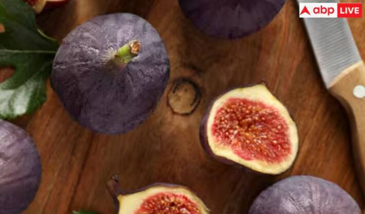 ਭਾਰ ਘਟਾਉਣ 'ਚ ਮਦਦਗਾਰ - ਅੰਜੀਰ ਦਾ ਜੂਸ ਭੋਜਨ ਨੂੰ ਸਹੀ ਤਰੀਕੇ ਨਾਲ ਪਚਾਉਣ 'ਚ ਮਦਦ ਕਰਦਾ ਹੈ। ਅੰਜੀਰ ਖਾਣ ਨਾਲ ਪਾਚਨ ਤੰਤਰ ਸੰਤੁਲਿਤ ਰਹਿੰਦਾ ਹੈ। ਇਹ ਭਾਰ ਘਟਾਉਣ ਦੀ ਪ੍ਰਕਿਰਿਆ ਨੂੰ ਤੇਜ਼ ਕਰਦਾ ਹੈ. ਅੰਜੀਰ 'ਚ ਫਾਈਬਰ ਦੀ ਮਾਤਰਾ ਜ਼ਿਆਦਾ ਹੁੰਦੀ ਹੈ, ਜਿਸ ਕਾਰਨ ਤੁਹਾਨੂੰ ਭੁੱਖ ਨਹੀਂ ਲੱਗਦੀ ਅਤੇ ਮੋਟਾਪਾ ਹੌਲੀ-ਹੌਲੀ ਘੱਟ ਹੋਣਾ ਸ਼ੁਰੂ ਹੋ ਜਾਂਦਾ ਹੈ।