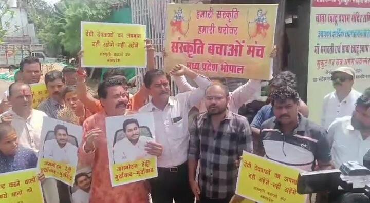 किसान न्याय यात्रा को लेकर ट्रैकिफ पुलिस ने कुछ मार्ग पर वाहनों का आवागमन प्रतिबंधित किया हुआ था. कुछ मार्ग परिवर्तित किए गये थे. थाना रातीबढ़ क्षेत्र अंतर्गत नीलबढ़ तिराहा-साक्षी ढाबा से सूरज नगर तिराहा के बीच दोपहर 2 बजे तक भारी वाहनों का आवागमन पूरी तरह प्रतिबंधित रहा.