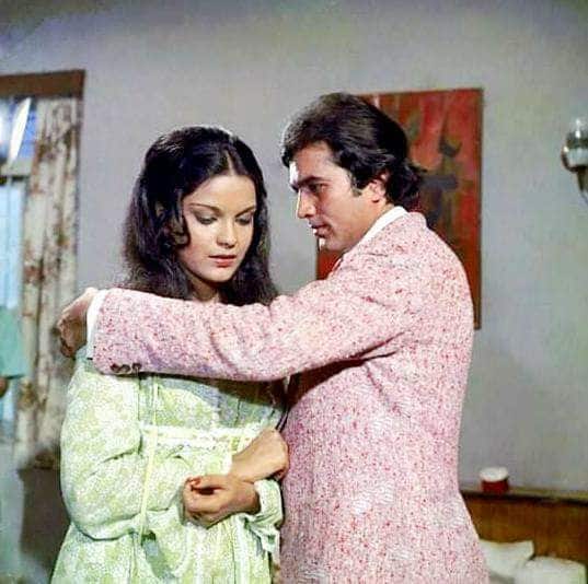 जीनत अमान ने बताया कि मैं उनकी बहुत बड़ी फैन भी हूं. जब मैं उनके साथ परफॉर्म करती थी तो ये सोचती थी कि ‘वाह, मैंने अभी-अभी एक सुपरस्टार के साथ शॉट दिया है.’