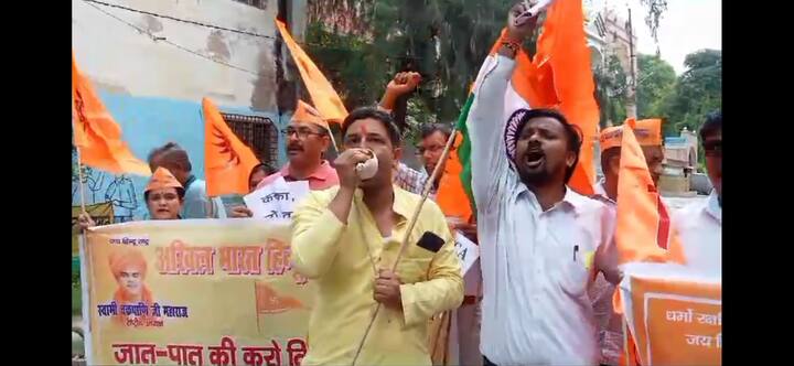 अब देखना है की बीसीसीआई की सद्बुधि की लिए जिस तरह से हिंदू संगठन ने हवन कर इस मैच को न कराए जाने की चेतावनी दी है वो आने वाले समय में इस मैच को होने से किस हद तक रोक पाती है.