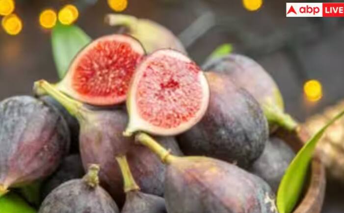 ਅੰਜੀਰ ਦਾ ਜੂਸ ਪੀਣ ਨਾਲ ਕਬਜ਼ ਅਤੇ ਪੇਟ ਦੀਆਂ ਸਮੱਸਿਆਵਾਂ ਤੋਂ ਛੁਟਕਾਰਾ ਮਿਲਦਾ ਹੈ। ਜਿਨ੍ਹਾਂ ਲੋਕਾਂ ਦੀ ਪਾਚਨ ਸ਼ਕਤੀ ਖਰਾਬ ਹੈ, ਉਨ੍ਹਾਂ ਨੂੰ ਅੰਜੀਰ ਦਾ ਜੂਸ ਪੀਣਾ ਚਾਹੀਦਾ ਹੈ। ਜੇਕਰ ਤੁਸੀਂ ਚਾਹੋ ਤਾਂ ਘਰ 'ਚ ਆਸਾਨੀ ਨਾਲ ਅੰਜੀਰ ਦਾ ਰਸ ਕੱਢ ਸਕਦੇ ਹੋ। ਇਸ ਜੂਸ ਨੂੰ ਪੀਣ ਨਾਲ ਸਰੀਰ ਨੂੰ ਫਾਈਬਰ, ਪੋਟਾਸ਼ੀਅਮ, ਕੈਲਸ਼ੀਅਮ ਅਤੇ ਮੈਗਨੀਸ਼ੀਅਮ ਵਰਗੇ ਪੋਸ਼ਕ ਤੱਤ ਭਰਪੂਰ ਮਾਤਰਾ 'ਚ ਮਿਲਦੇ ਹਨ। ਜਾਣੋ ਰੋਜ਼ਾਨਾ ਅੰਜੀਰ ਦਾ ਜੂਸ ਪੀਣ ਦੇ ਕੀ ਫਾਇਦੇ ਹਨ।