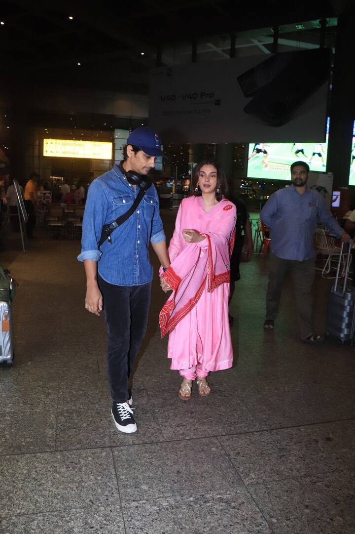 व्हिडिओमध्ये अदिती गुलाबी रंगाच्या अनारकली सूटमध्ये खूपच सुंदर दिसत आहे.