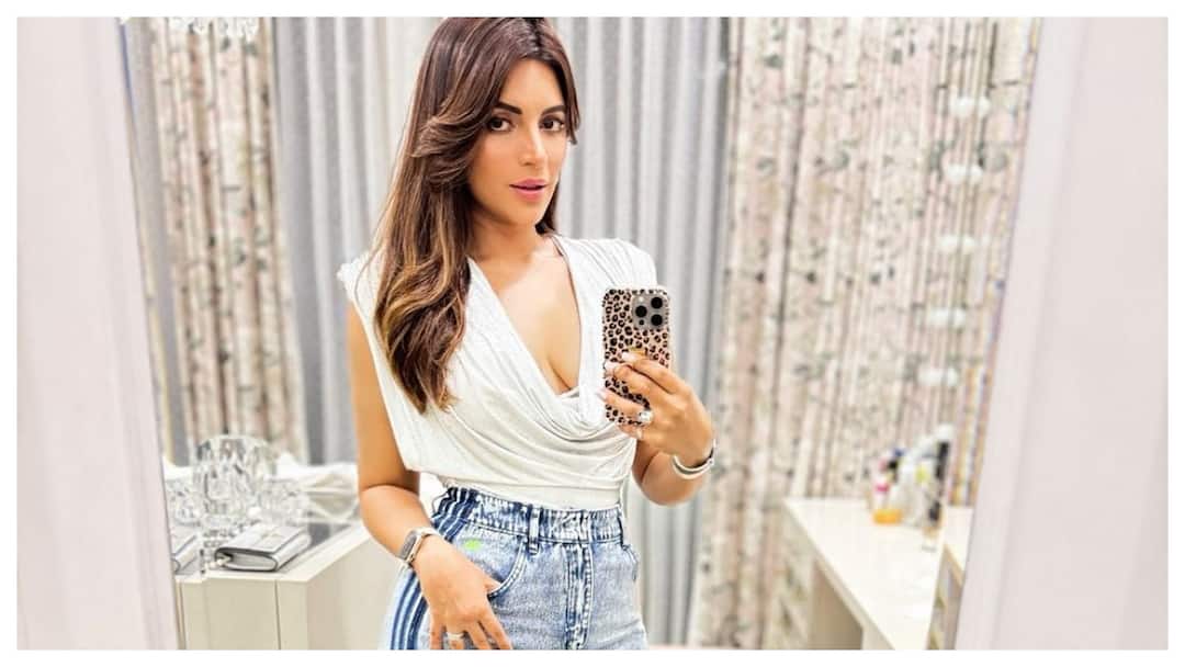 Shama Sikander Recalls Getting Uncomfortable When 'A Superstar' Hugged Her Inappropriately During Ad Shoot Shama Sikander Recalls Getting Uncomfortable When 'A Superstar' Hugged Her Inappropriately During Ad Shoot