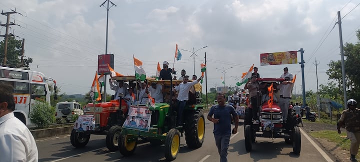 कांग्रेस ने मांग की कि किसानों को सोयाबीन का समर्थन मूल्य 6000 रुपये, धान का 3100 रुपये और गेहूं का 2700 रुपये दिया जाये. भोपाल सहित आसपास के जिलों से भी बड़ी संख्या में कांग्रेस कार्यकर्ता और किसान पहुंचे थे.