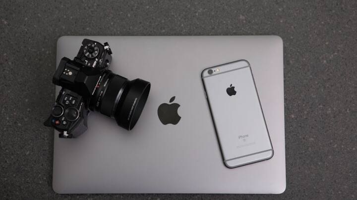 भारत में आईफोन रखने वाले लोगों की संख्या दिन पर दिन बढ़ती ही जा रही है. इसका असर एप्पल के भारत के मार्केट रेवेन्यू पर भी दिख रहा है. वित्त वर्ष 2022 में कंपनी की कमाई भारत में 45 फीसदी तक बढ़कर 4 बिलियन डॉलर यानी 33,000 करोड़ रुपये तक पहुंच गई है.