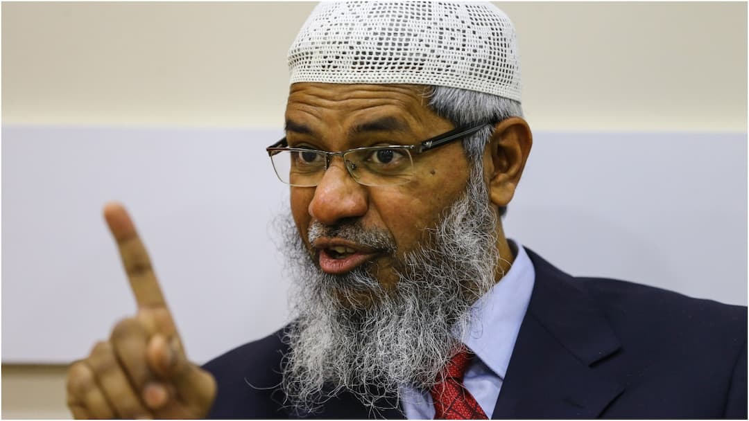 religious preacher zakir naik says if he will return india he will be arrested Zakir Naik: भारत लौटने के सवाल पर जाकिर नाइक बोला- 'जाना तो बहुत आसान है लेकिन...'